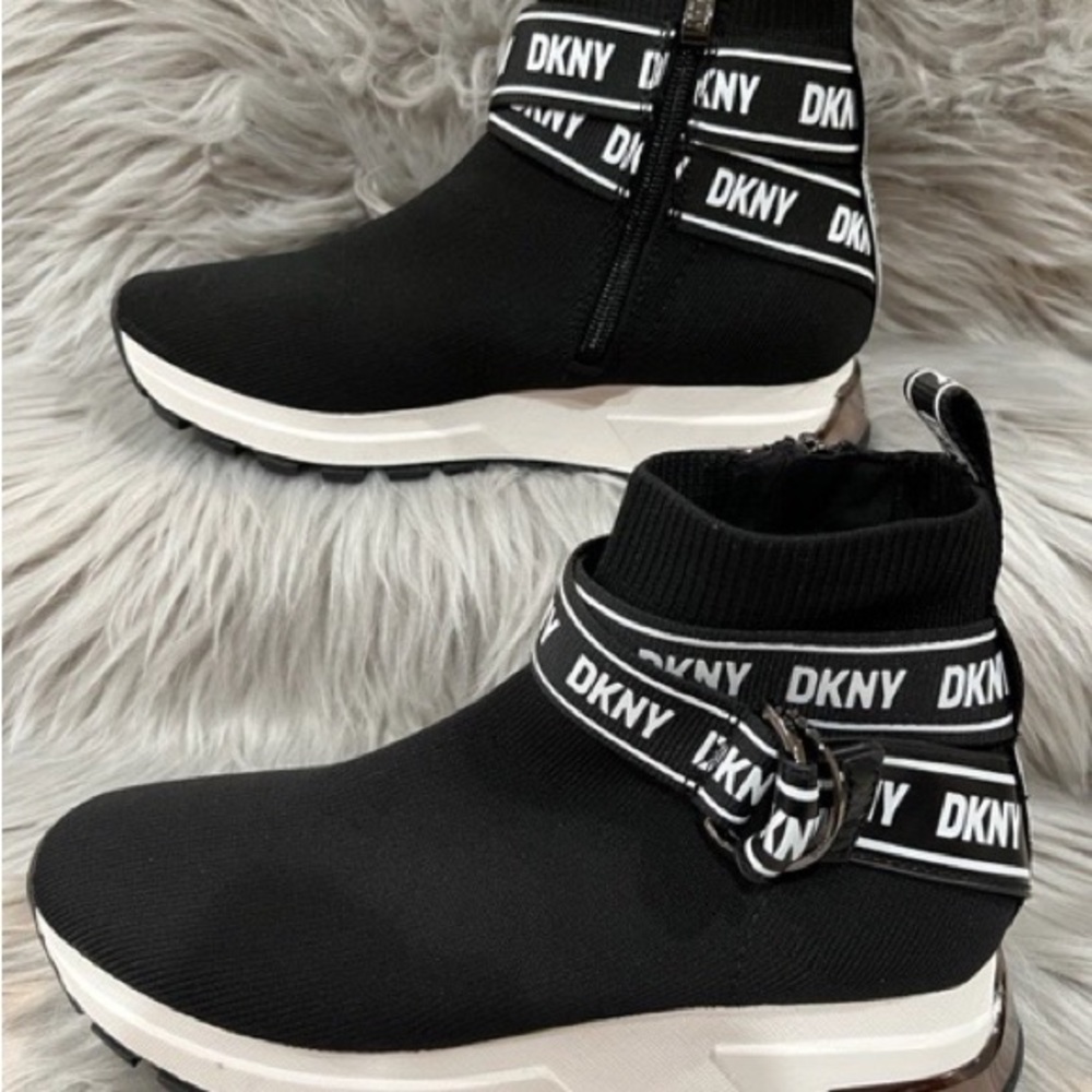 DKNY Women’s Miley Slip-on Sneakers. NEW